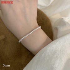 年轻女戴什么手链(年轻女生戴什么手镯)